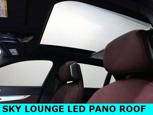 Used 2025 BMW 760i xDrive w/ Executive Package image 27