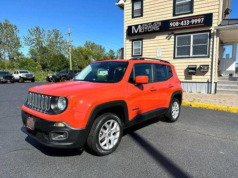 Used 2017 Jeep Renegade Latitude w/ Safety & Security Group AWD/4WD image 2