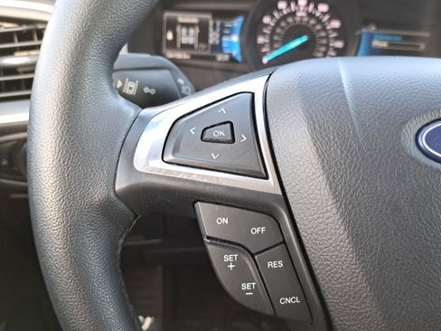 Used 2024 Ford Edge SEL image 16