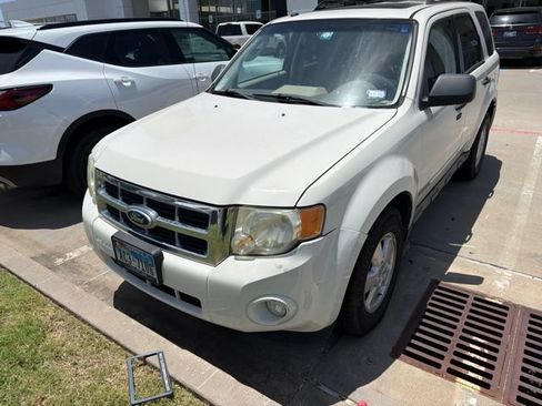 Used 2010 Ford Escape XLT FWD image 2