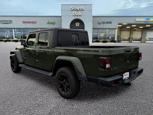 Used 2022 Jeep Gladiator Sport AWD/4WD image 3