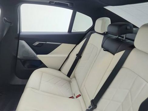 Used 2025 BMW i5 xDrive40 w/ M Sport Package image 30