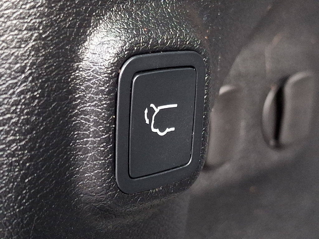 Used 2019 Jeep Cherokee Latitude Plus w/ Comfort/Convenience Group AWD/4WD image 30