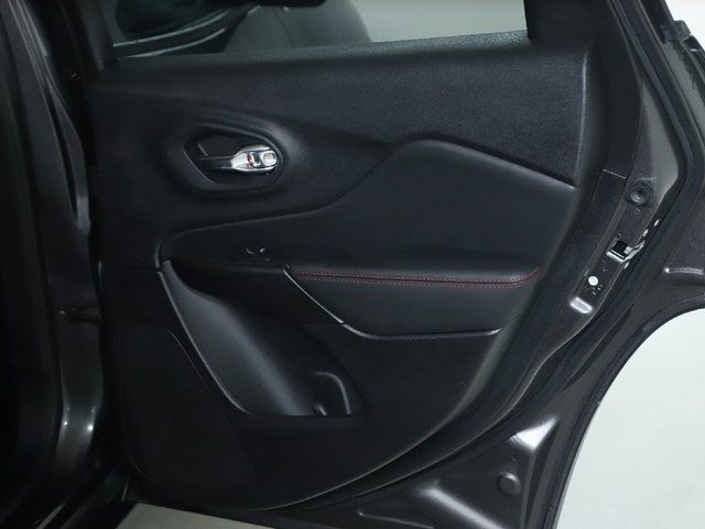 Used 2022 Jeep Cherokee Trailhawk w/ Comfort/Convenience Group AWD/4WD image 30