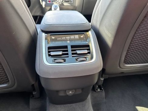 Certified 2025 Volvo XC90 B6 Plus AWD/4WD image 17