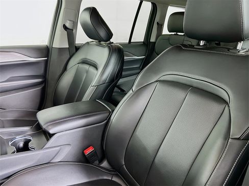 Used 2023 Jeep Grand Cherokee Limited w/ Luxury Tech Group II image 21