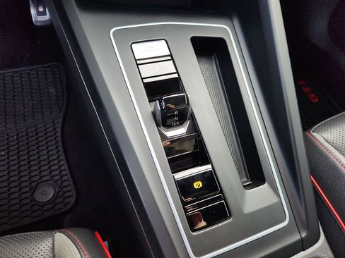 Used 2022 Volkswagen GTI SE image 20