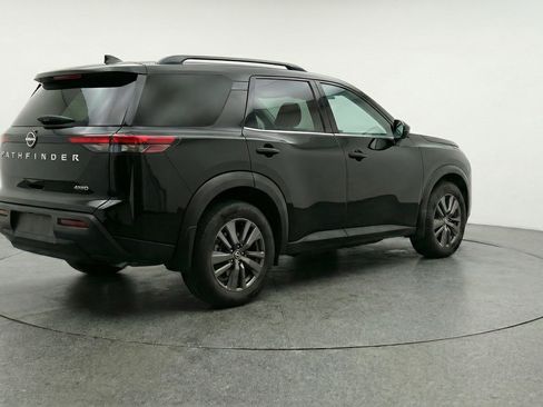 Used 2025 Nissan Pathfinder SV image 9