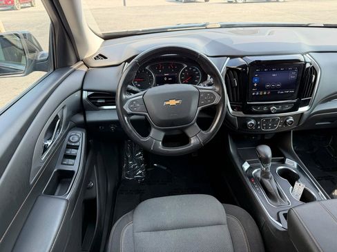 Used 2021 Chevrolet Traverse LT image 16