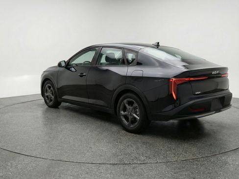 Used 2025 Kia K4 LXS image 6
