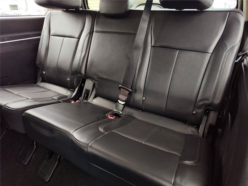 Used 2024 Ford Expedition XLT RWD image 28