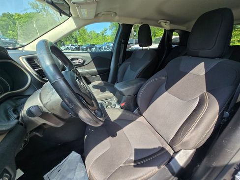 Used 2016 Jeep Cherokee Latitude AWD/4WD image 16