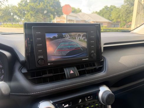 Used 2021 Toyota RAV4 LE FWD image 15