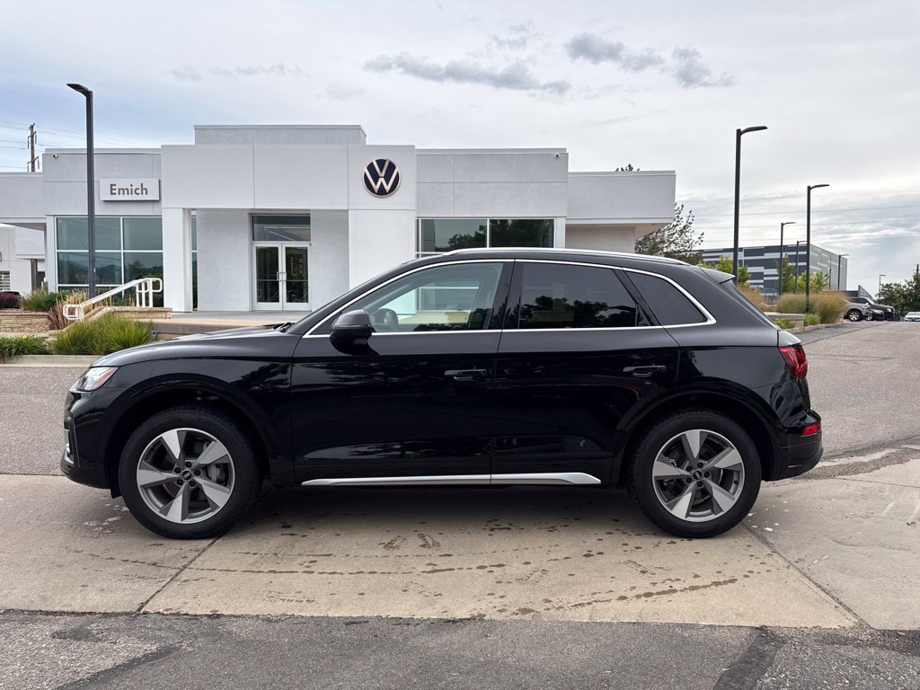 Used 2023 Audi Q5 2.0T Premium w/ Convenience Package AWD/4WD image 2