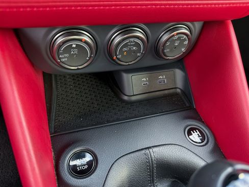 Certified 2024 Nissan Z Performance w/ Floor Mat Package image 18