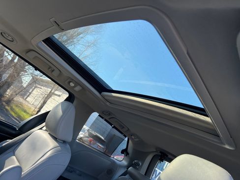 Used 2015 Toyota Sienna Limited image 30