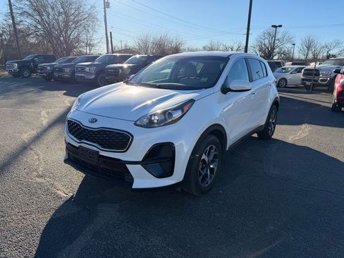 Used 2022 Kia Sportage LX image 3