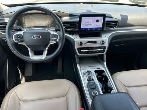 Used 2023 Ford Explorer XLT w/ Equipment Group 202A image 6