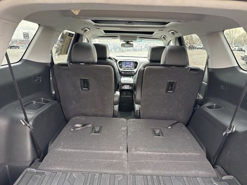 Certified 2021 GMC Acadia SLT w/ Technology Package image 17