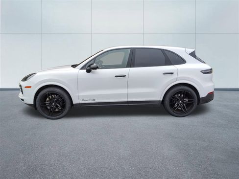 Used 2022 Porsche Cayenne S Platinum image 2