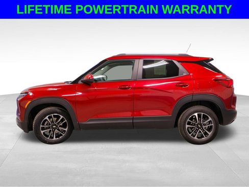 Used 2025 Chevrolet TrailBlazer LT image 3