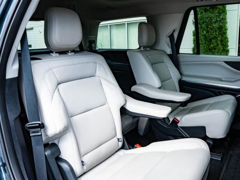 Used 2025 Lincoln Navigator Reserve AWD/4WD image 48