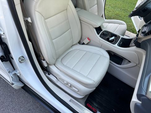 Used 2022 GMC Acadia Denali w/ Denali Technology Package image 35