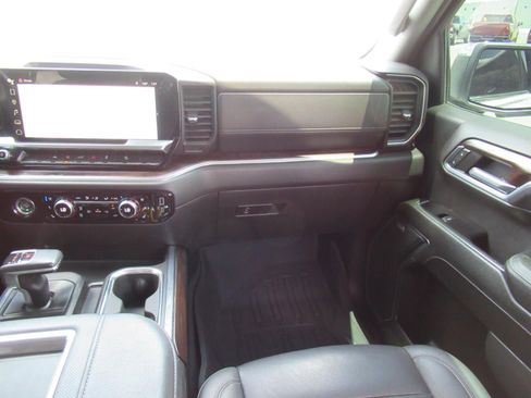 Used 2022 GMC Sierra 1500 SLT AWD/4WD image 14