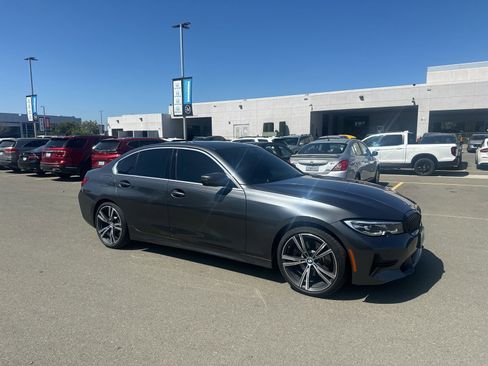 Used 2021 BMW 330i Sedan w/ Premium Package RWD image 2
