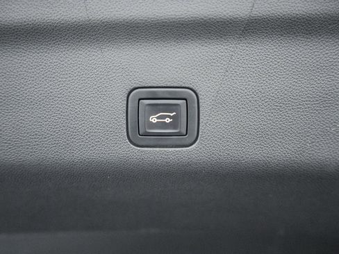 Used 2022 GMC Yukon Denali w/ Denali Premium Package image 13