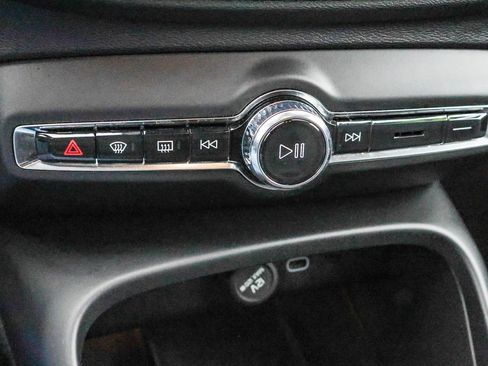 Used 2023 Volvo XC40 Recharge Plus image 35