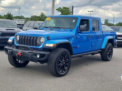 Certified 2025 Jeep Gladiator Sport AWD/4WD image 2