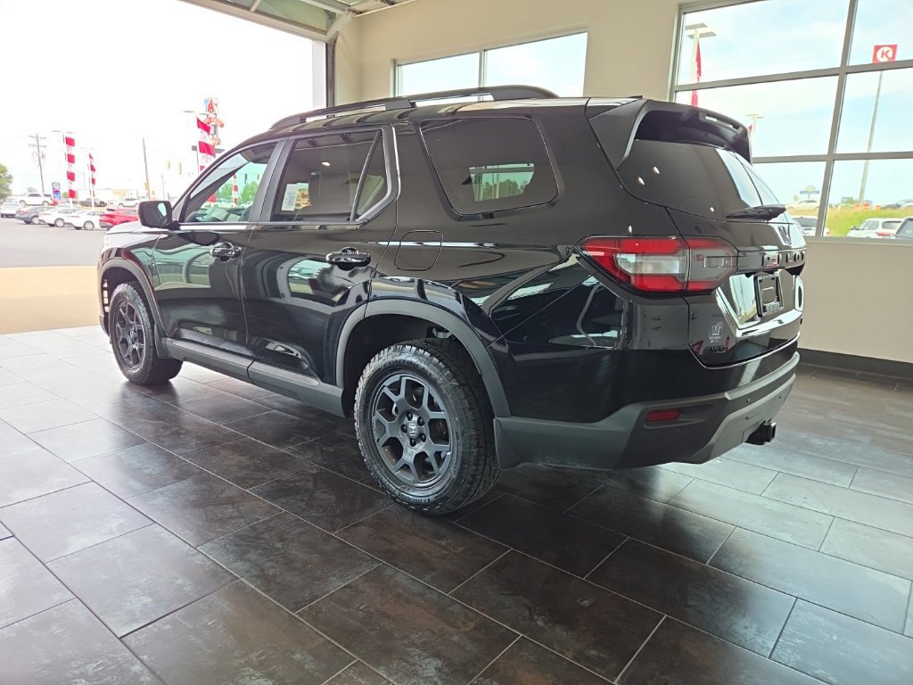 Used 2025 Honda Pilot TrailSport image 4