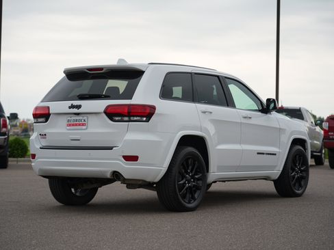Used 2018 Jeep Grand Cherokee Altitude AWD/4WD image 3