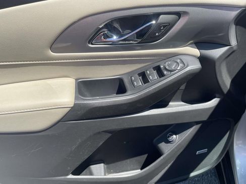 Used 2022 Chevrolet Traverse LT w/ LT Premium Package image 14