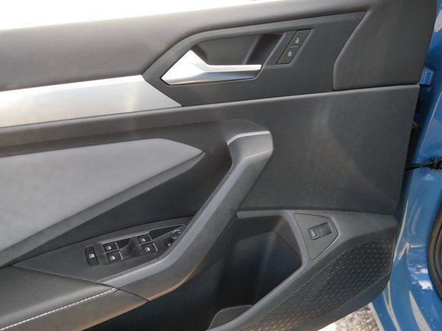 Certified 2025 Volkswagen Jetta SE FWD image 16