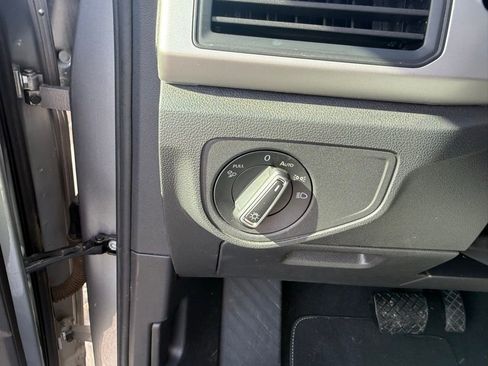 Used 2023 Volkswagen Atlas SE image 24