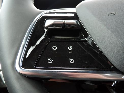 New 2026 Cadillac Optiq Luxury 2 image 22