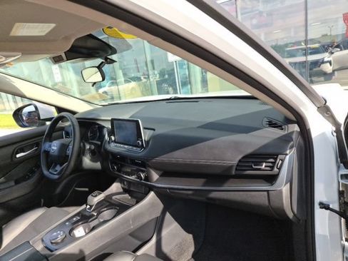 Used 2025 Nissan Rogue SV w/ SV Premium Package AWD/4WD image 11