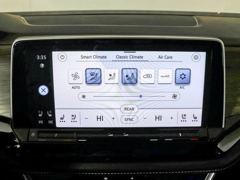 Used 2024 Volkswagen Atlas SEL Premium R-Line image 34