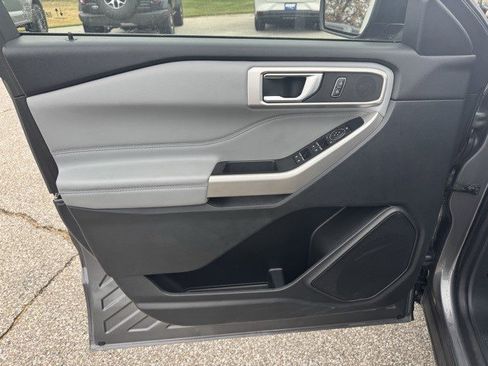Used 2022 Ford Explorer XLT w/ Equipment Group 202A image 10