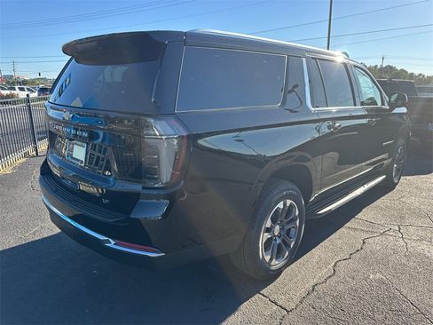 New 2026 Chevrolet Suburban LT w/ Comfort Package image 6