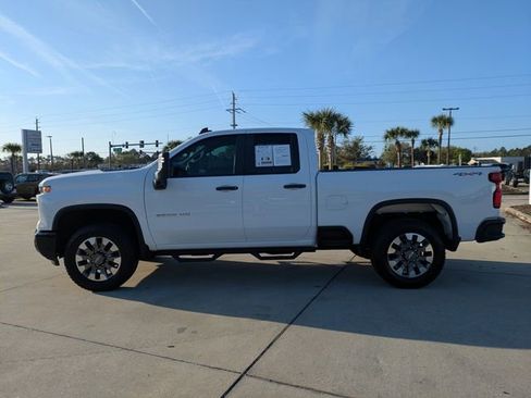 Used 2024 Chevrolet Silverado 2500 Custom w/ Custom Value Package image 7