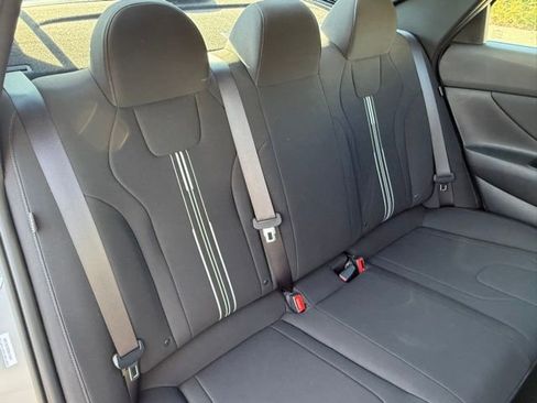 Used 2025 Hyundai Elantra Sport image 26