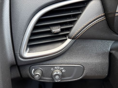 Used 2018 Chevrolet Trax LT image 26