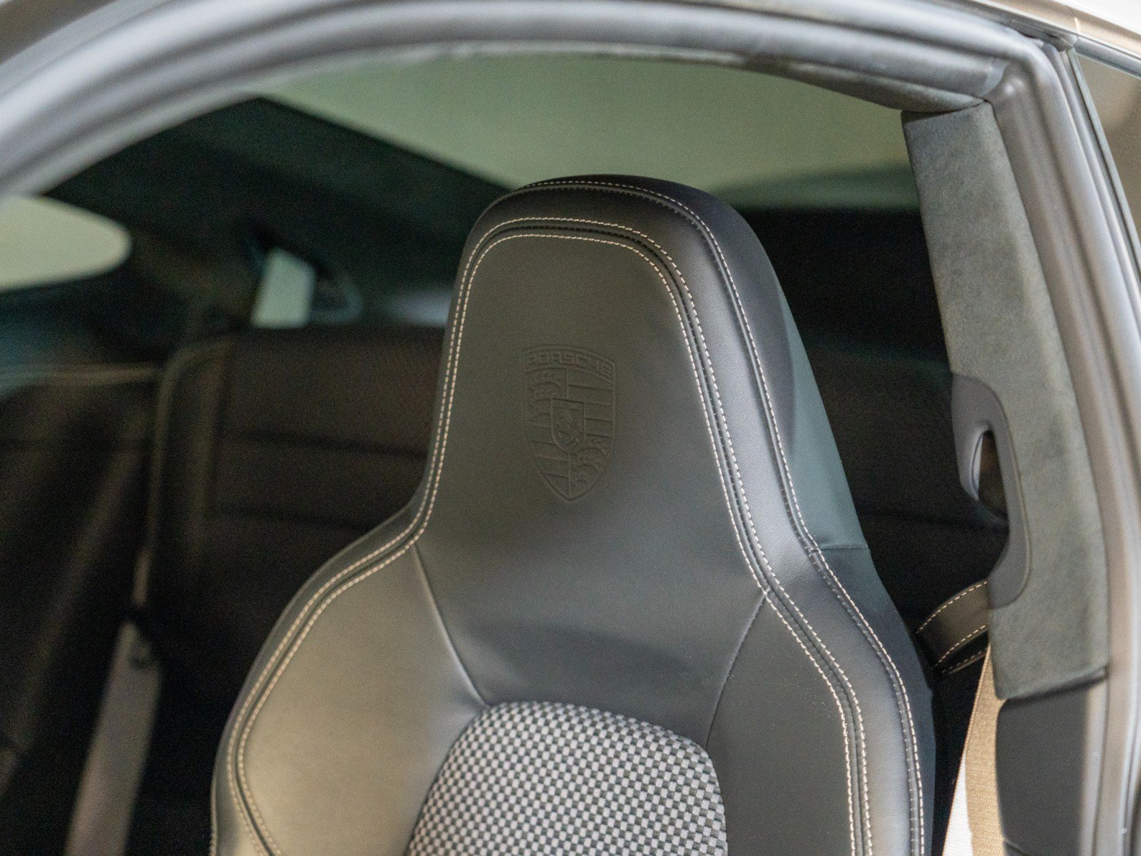 Certified 2025 Porsche 911 Turbo AWD/4WD image 13