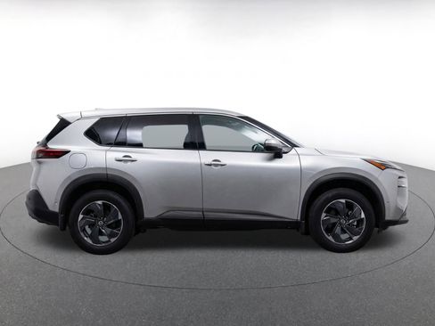 Used 2025 Nissan Rogue SV AWD/4WD image 14