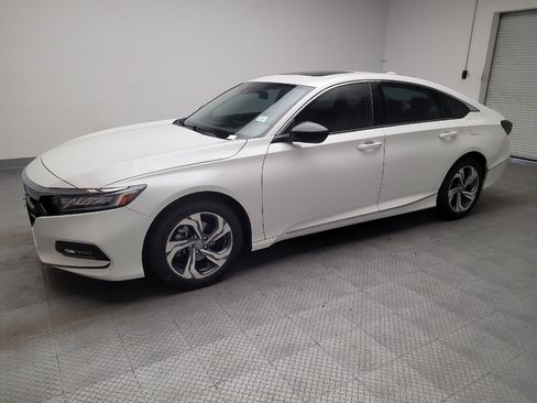 Used 2018 Honda Accord EX image 2