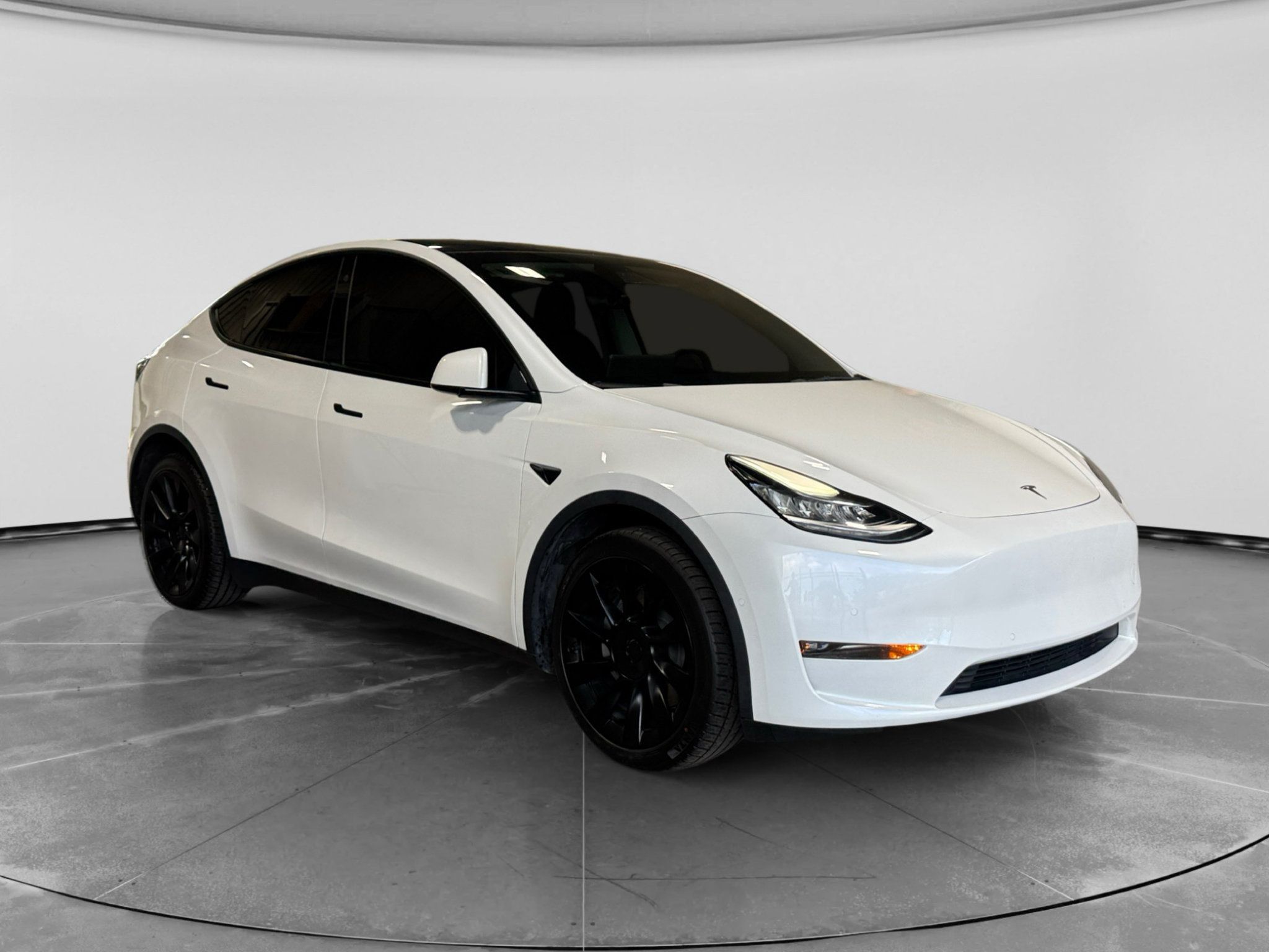 Used 2022 Tesla Model Y Long Range AWD/4WD image 4