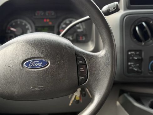 Used 2009 Ford E-350 and Econoline 350 XLT RWD image 21